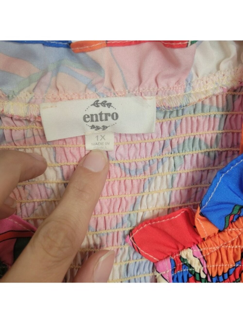 Entro Womens Floral Abstract Print Smocked Blouse 1X - Picture 3 of 6